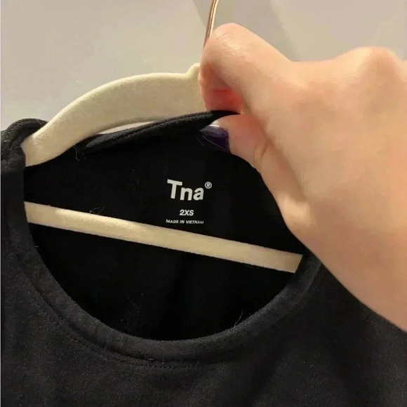 Aritzia TNA butter muscle tank - Picture 2 of 3